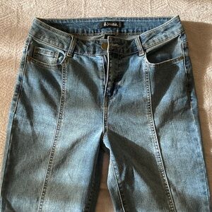 Chic d. jeans. Front Seam, Flare Fit, Bell Bottom Style. Size 4